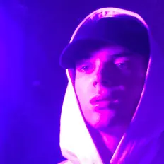 Écoutez Klarko, regardez des vidéoclips, lisez la biographie, consultez les dates de tournée et plus encore !
