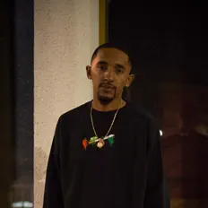 Écoutez SneakMobb Stone, regardez des vidéoclips, lisez la biographie, consultez les dates de tournée et plus encore !