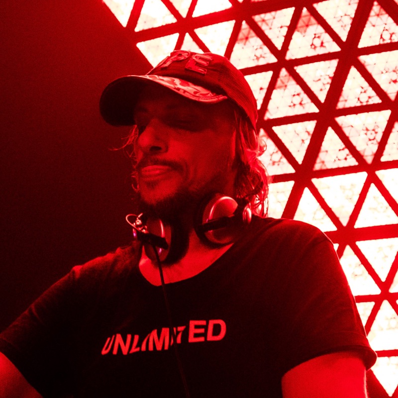 Junior Jack - Thrill Me (Original Version by Junior Jack) [Mixed]