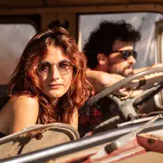 收听 Bye Bye Lullaby、观看音乐视频、阅读小传、查看巡演日期等 ！