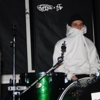 Девочка с концерта группы ssshhhiiittt (feat. Дисциплина Безбольной Биты) - Single - ФЛИККЕР