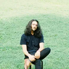 Poslechněte si interpreta Yiddle, sledujte hudební videa, přečtěte si životopis, podívejte se na data turné a další informace.