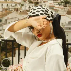 Dengarkan Ayesha Chanel, tonton video musik, baca bio, lihat tanggal tur & lainnya!