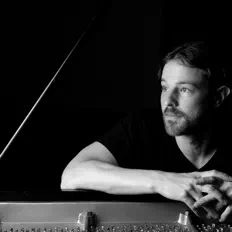 Ascolta Jesse Myers, guarda video musicali, leggi la biografia, vedi le date del tour & altro!