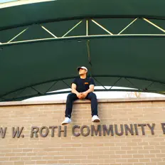 收听 AU G、观看音乐视频、阅读小传、查看巡演日期等 ！