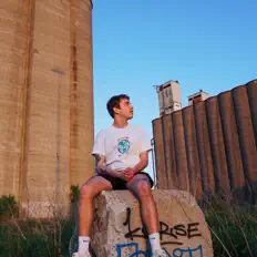 Ouça Seal Couch, assista a videoclipes, leia a biografia, veja as datas das turnês e mais!