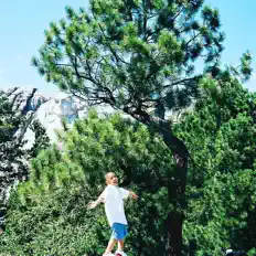 Kanashi Panda सुनें, म्यूज़िक वीडियो देखें, बायो पढ़ें, दौरे की तारीखें और बहुत कुछ देखें!