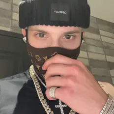 Slayz सुनें, म्यूज़िक वीडियो देखें, बायो पढ़ें, दौरे की तारीखें और बहुत कुछ देखें!