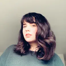Poslechněte si interpreta Catherine Ruth, sledujte hudební videa, přečtěte si životopis, podívejte se na data turné a další informace.