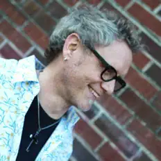 Tom Hipps을(를) 듣고, 뮤직 비디오를 보고, 약력을 읽고, 투어 일정 등을 확인하세요!