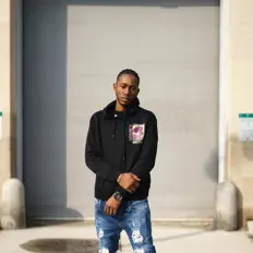 Ouça Deno, assista a videoclipes, leia a biografia, veja as datas das turnês e mais!