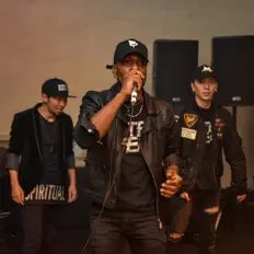 Cosmic Elite을(를) 듣고, 뮤직 비디오를 보고, 약력을 읽고, 투어 일정 등을 확인하세요!