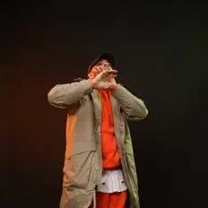 收听 Ehvinchi、观看音乐视频、阅读小传、查看巡演日期等 ！