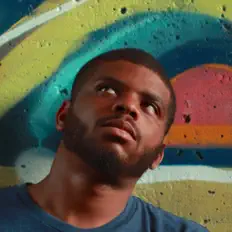 聆聽 ChillZ、觀看音樂影片、閱讀小傳、查看巡演日期等！