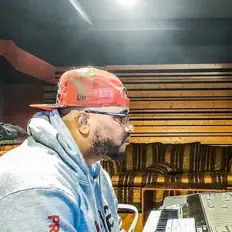 Dengarkan Foxx Mr.Grgl, tonton video musik, baca bio, lihat tanggal tur & lainnya!