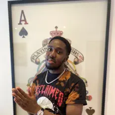 Luister naar DxBoY, bekijk muziekvideo's, lees de bio, bekijk de tourdata, en meer!