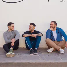 收听 Cabales、观看音乐视频、阅读小传、查看巡演日期等 ！