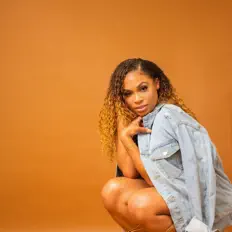 Sauvi DuVinを聴いたり、ミュージックビデオを鑑賞したり、経歴やツアー日程などを確認したりしましょう！