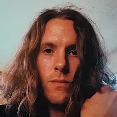 Hör dir Harrub an, schau dir Musikvideos an, lies die Biografie, finde Tourdaten und mehr!