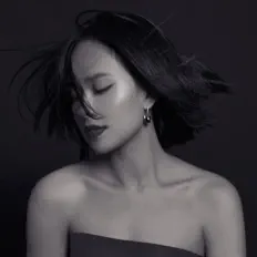 Dengarkan Hoàng Quyên, tonton video musik, baca bio, lihat tanggal tur & lainnya!