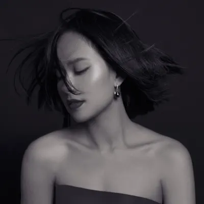 Listen to Hoàng Quyên, watch music videos, read bio, see tour dates & more!