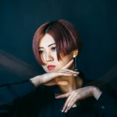 Dengarkan sion., tonton video musik, baca bio, lihat tanggal tur & lainnya!