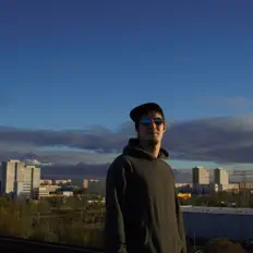 Posłuchaj wykonawcy Mc Mo, obejrzyj teledyski, przeczytaj biografię, zobacz daty tras koncertowych i nie tylko!