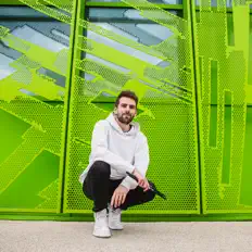 Dengarkan Nicolas Defer, tonton video musik, baca bio, lihat tanggal tur & lainnya!