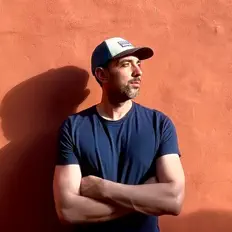 Zenを聴いたり、ミュージックビデオを鑑賞したり、経歴やツアー日程などを確認したりしましょう！