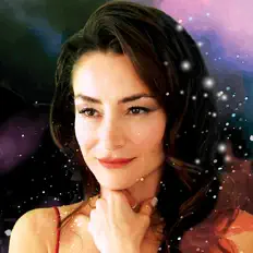 聆聽 Nur、觀看音樂影片、閱讀小傳、查看巡演日期等！