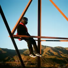 Sway Jを聴いたり、ミュージックビデオを鑑賞したり、経歴やツアー日程などを確認したりしましょう！