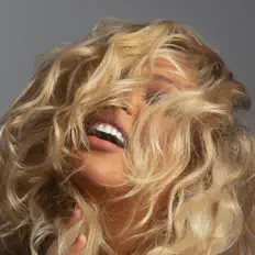 Megan Kashat: песни, клипы, биография, даты выступлений и многое другое.