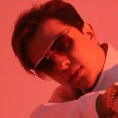 Ascolta Daniil Vayder, guarda video musicali, leggi la biografia, vedi le date del tour & altro!