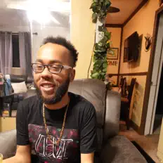 Levi Heron सुनें, म्यूज़िक वीडियो देखें, बायो पढ़ें, दौरे की तारीखें और बहुत कुछ देखें!