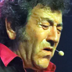 聆聽 Luis de la Carrasca、觀看音樂影片、閱讀小傳、查看巡演日期等！