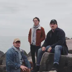 Ouça Stranger James, assista a videoclipes, leia a biografia, veja as datas das turnês e mais!