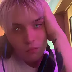 Poslechněte si interpreta Моузи, sledujte hudební videa, přečtěte si životopis, podívejte se na data turné a další informace.