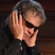 Holland Phillips을(를) 듣고, 뮤직 비디오를 보고, 약력을 읽고, 투어 일정 등을 확인하세요!