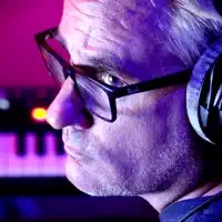 undefined सुनें, म्यूज़िक वीडियो देखें, बायो पढ़ें, दौरे की तारीखें और बहुत कुछ देखें!