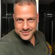 Escucha a Yaron Kafkafi, mira videos musicales, lee su biografía, consulta las fechas de las gira y más.