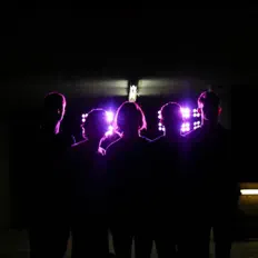 聆聽 VI the Band、觀看音樂影片、閱讀小傳、查看巡演日期等！