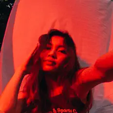 Khally सुनें, म्यूज़िक वीडियो देखें, बायो पढ़ें, दौरे की तारीखें और बहुत कुछ देखें!