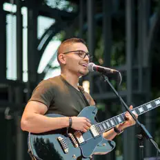 Hör dir Santi C an, schau dir Musikvideos an, lies die Biografie, finde Tourdaten und mehr!