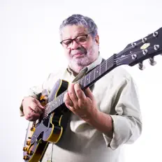 Luis Nascimento을(를) 듣고, 뮤직 비디오를 보고, 약력을 읽고, 투어 일정 등을 확인하세요!