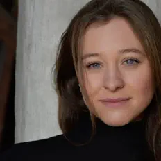 Marienna을(를) 듣고, 뮤직 비디오를 보고, 약력을 읽고, 투어 일정 등을 확인하세요!