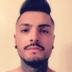 Poslechněte si interpreta Adrean Garza, sledujte hudební videa, přečtěte si životopis, podívejte se na data turné a další informace.