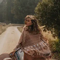 Chandler Blue dinle, müzik videolarını izle, biyografisini oku, tur tarihlerini ve daha fazlasını gör!