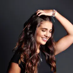 Dengarkan Sophia Salcido, tonton video musik, baca bio, lihat tanggal tur & lainnya!