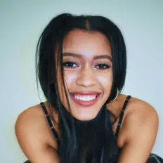 Kayla Farrishを聴いたり、ミュージックビデオを鑑賞したり、経歴やツアー日程などを確認したりしましょう！