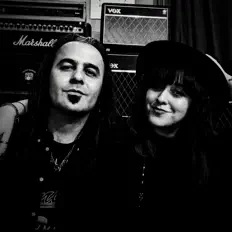 Ouça 19 O'clock, assista a videoclipes, leia a biografia, veja as datas das turnês e mais!